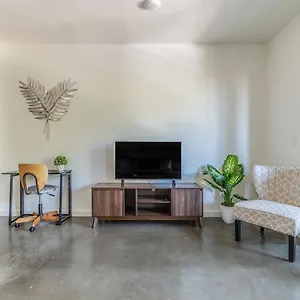 https://apt-central-district-1-bd.seattlehotelsites.com
