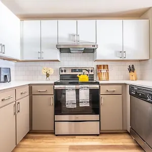 https://apt-modern-and-spacious-1-bedroom.seattlehotelsites.com