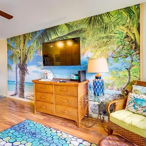 Apartment Tropical Escape Less Than 7 Mi To Keauhou Bay!, Kailua-Kona