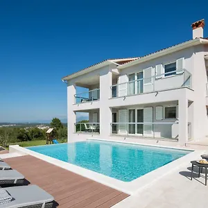 https://villa-l.in-istria.net